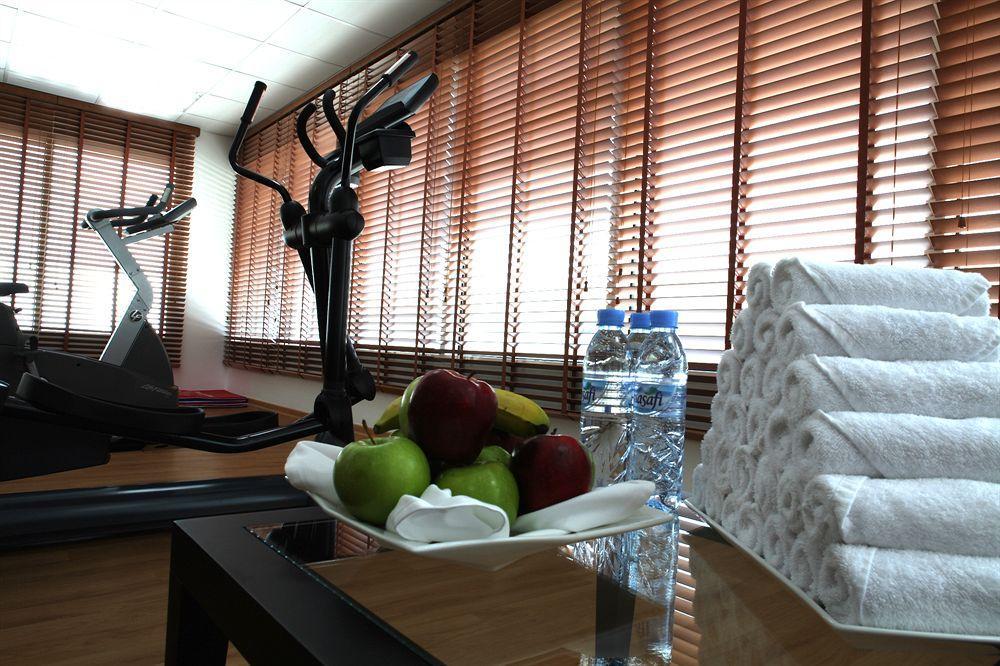 Holiday Inn Express Dubai Safa Park By Ihg Exterior photo