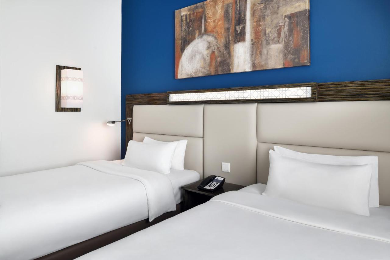 Holiday Inn Express Dubai Safa Park By Ihg Exterior photo
