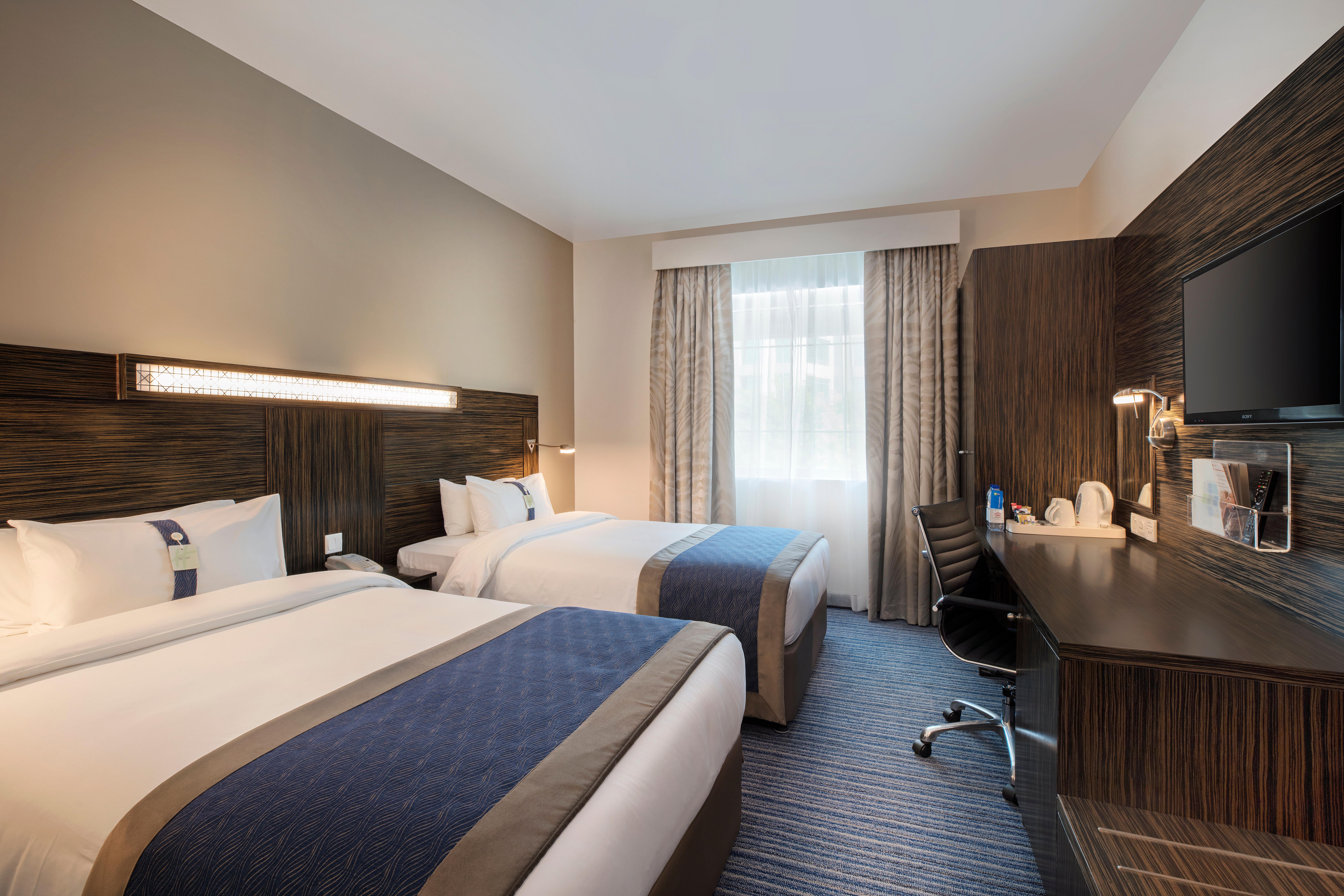 Holiday Inn Express Dubai Safa Park By Ihg Exterior photo