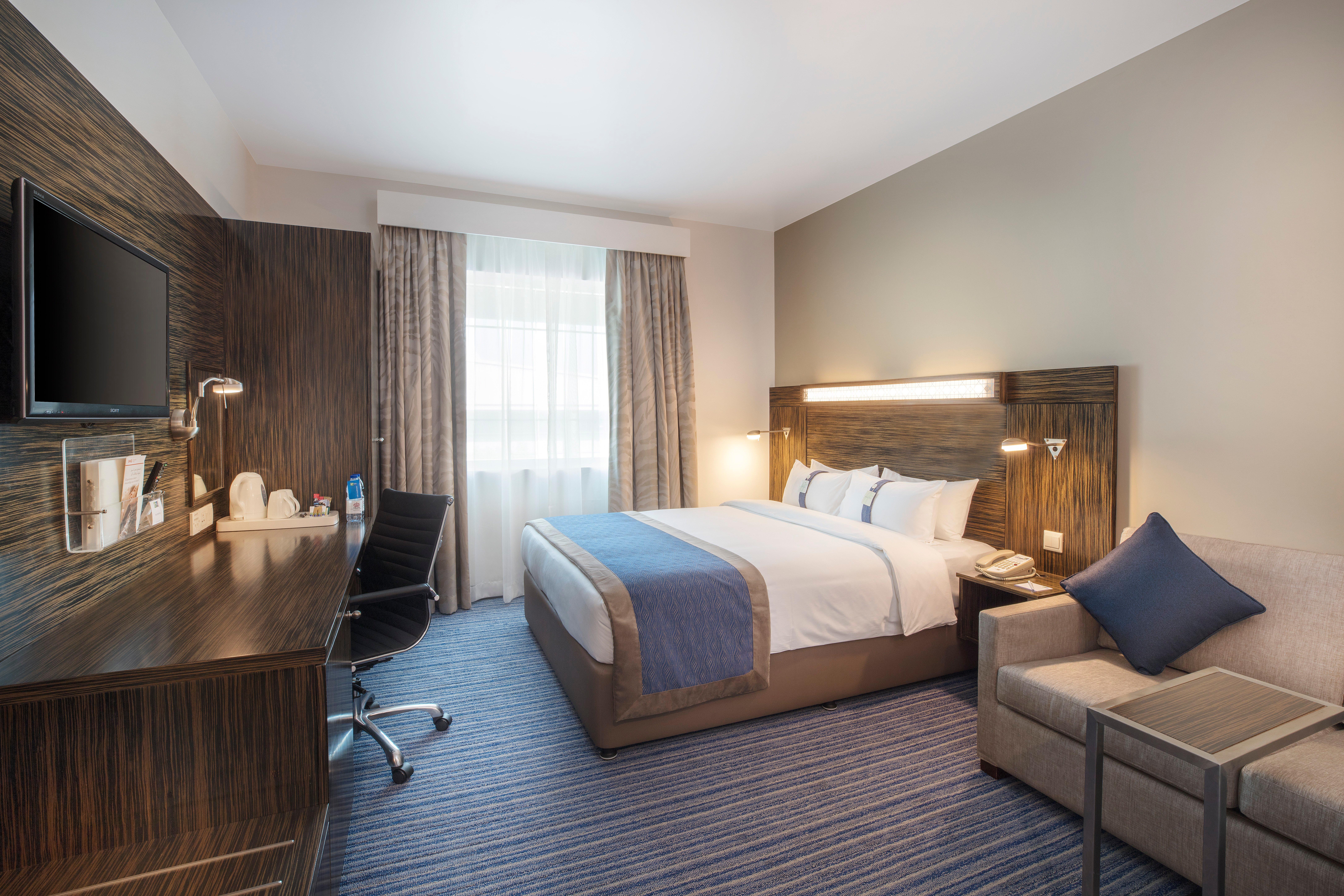 Holiday Inn Express Dubai Safa Park By Ihg Exterior photo