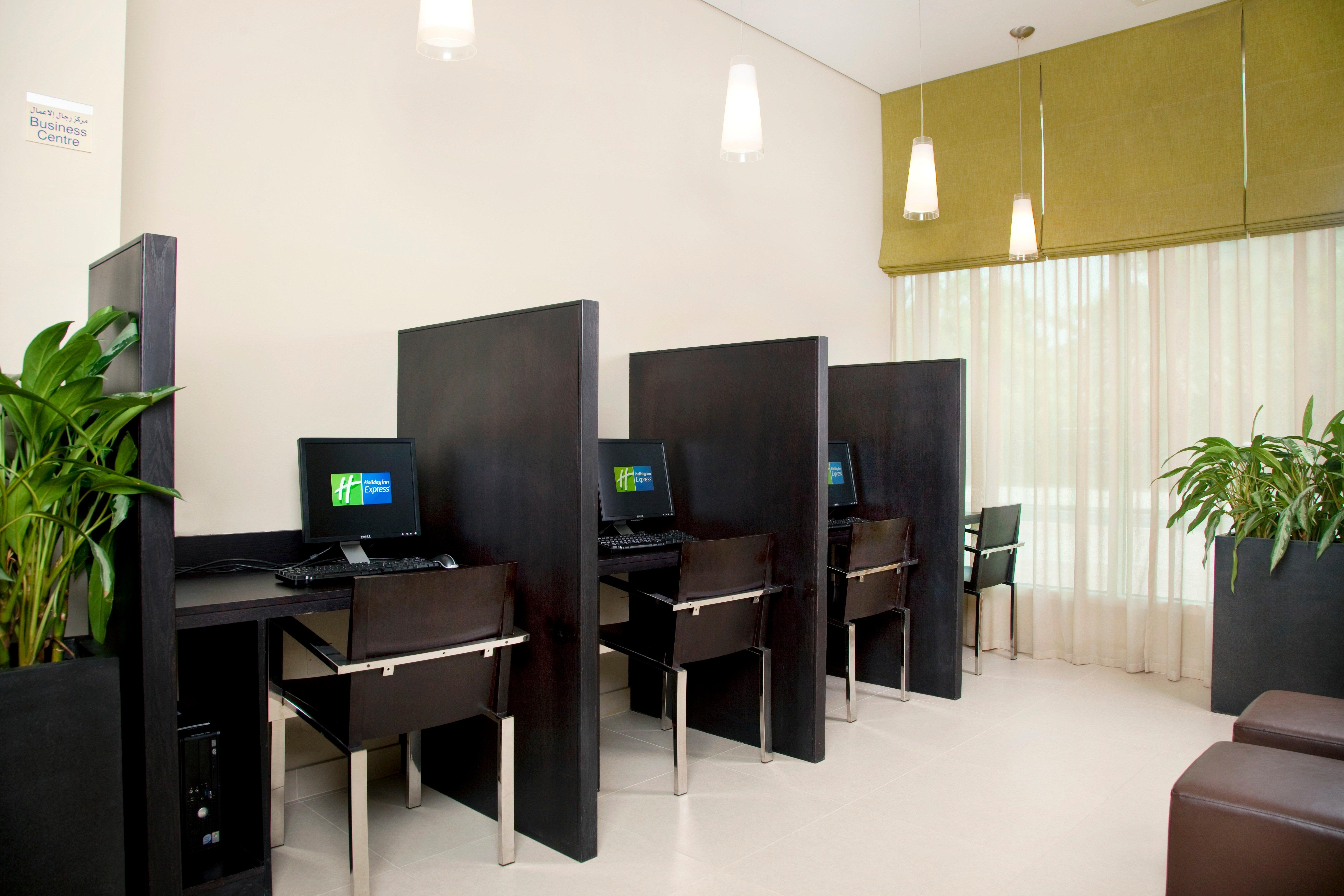 Holiday Inn Express Dubai Safa Park By Ihg Exterior photo