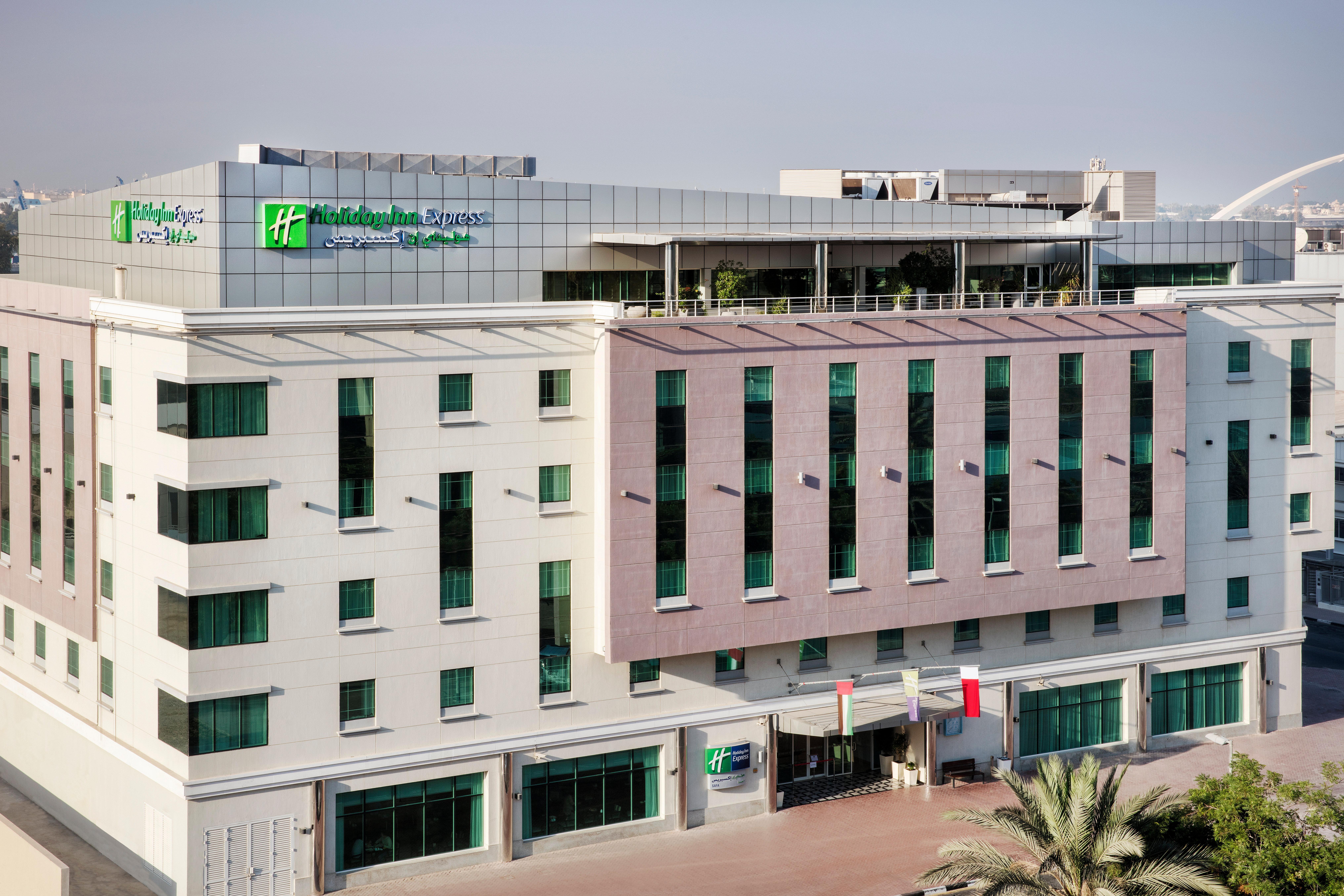 Holiday Inn Express Dubai Safa Park By Ihg Exterior photo
