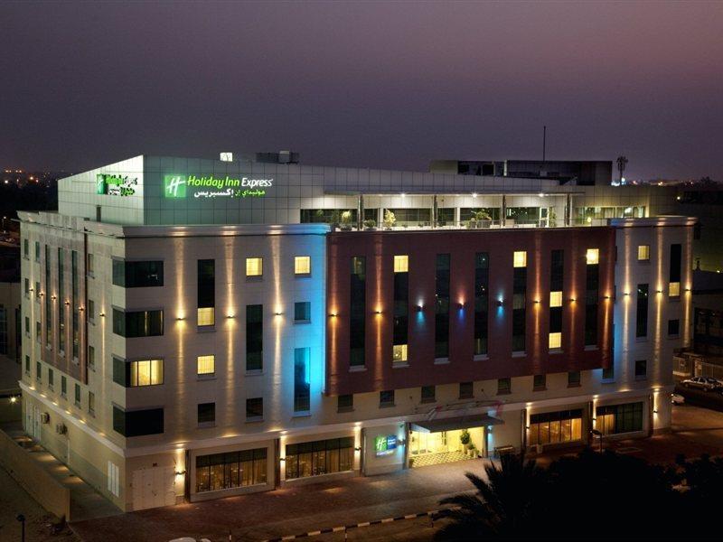 Holiday Inn Express Dubai Safa Park By Ihg Exterior photo